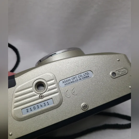 Pentax Espio 105 G Gold Point & Shoot 35mm Film Camera - Picture 4 of 6